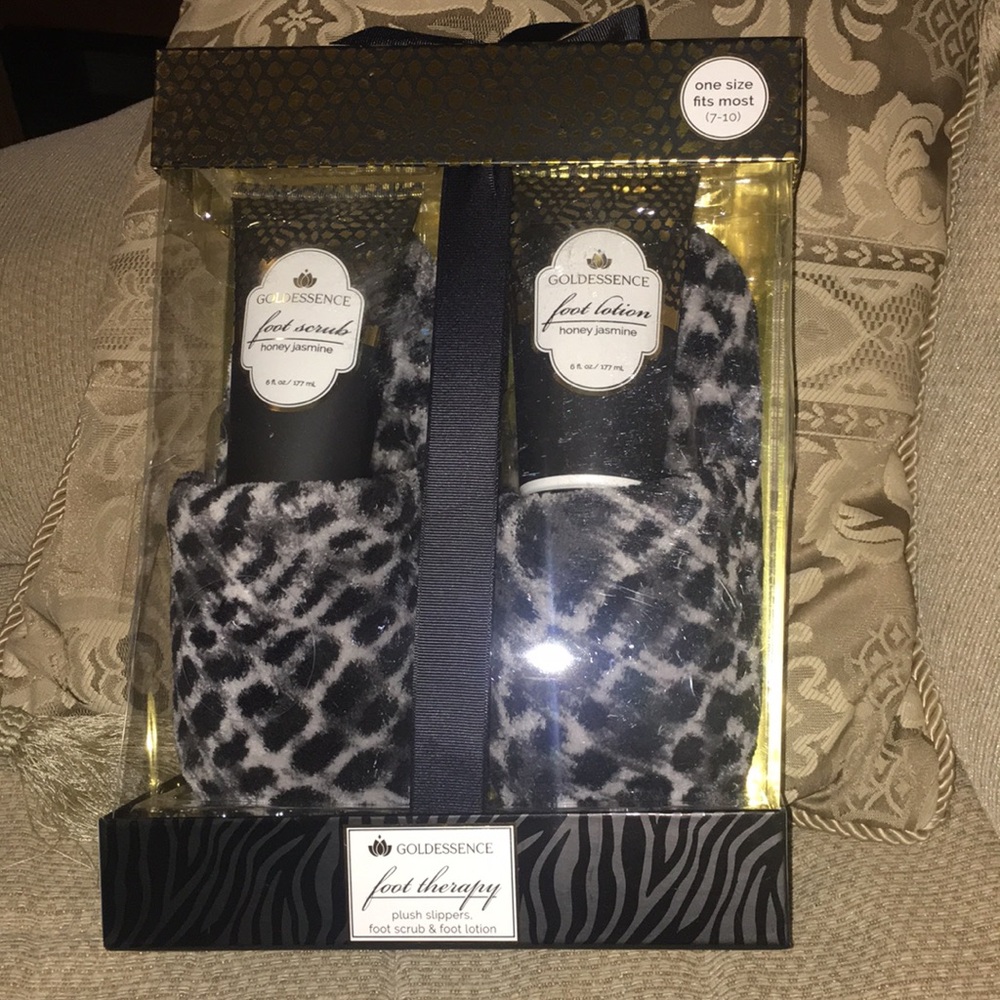 🐾 NWT Goldessence Foot Therapy Gift Set